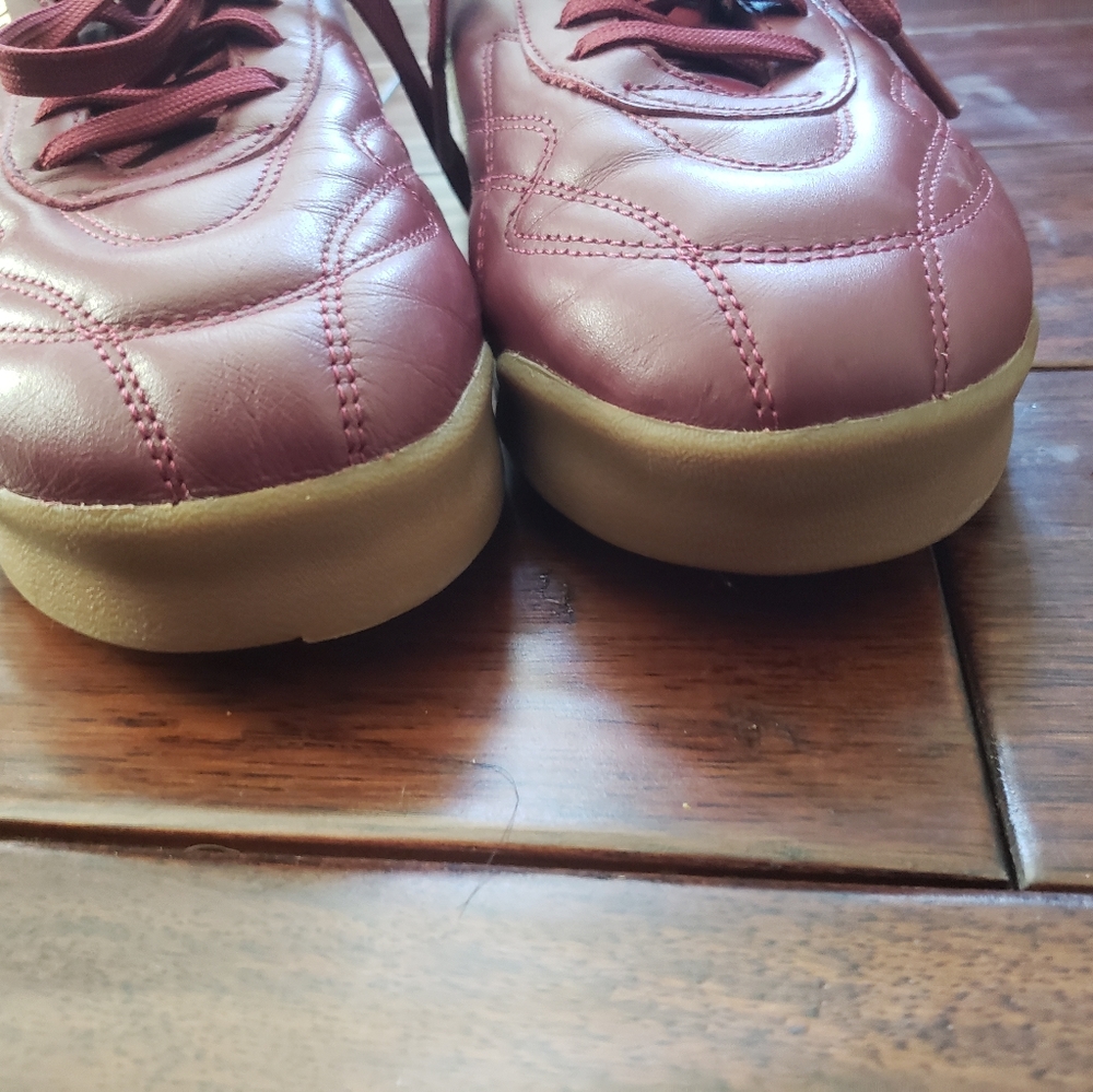 Burgundy/ Maroon Pumas - Picture 3 of 6